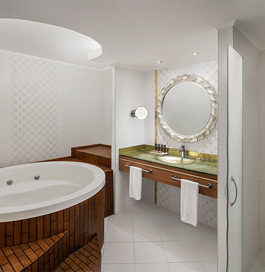 Ng Afyon Queen Suit Card M4